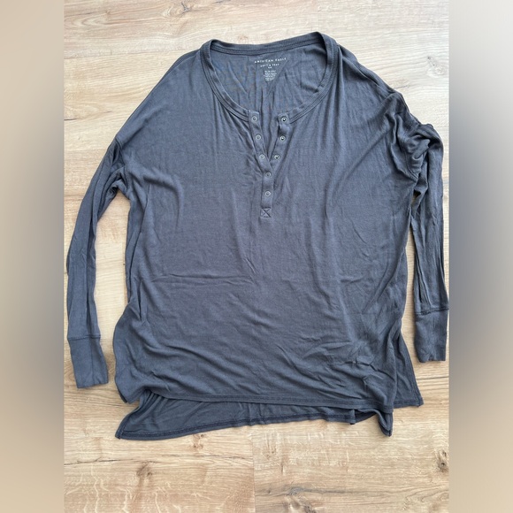 American Eagle Ribbed Soft and Sexy flowy Henley 2 pack - Picture 2 of 4
